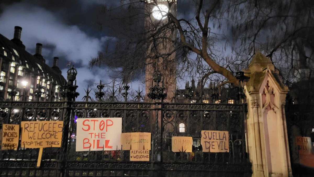AlighaderiUK's tweet photo. Yesterday I joined hundreds of other people and organisations to show our solidarity to refugees and asylum seekers and to show our anger about the new Illegal Migration Bill.

#refugee #refugeeswelcome #TogetherWithRefugees #UK #StopTheFlights #London https://t.co/qUplYx0mMF