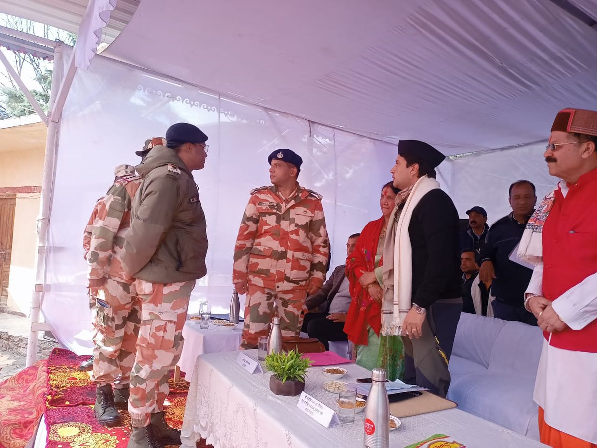 Shri Jyotiraditya M. Scindia, Hon'ble Union Minister for Civil Aviation and Steel, Govt. of India, interacts with the #Himveers of ITBP and villagers in a #vibrantvillage programme in Dharali, Uttarkashi, Uttarakhand.