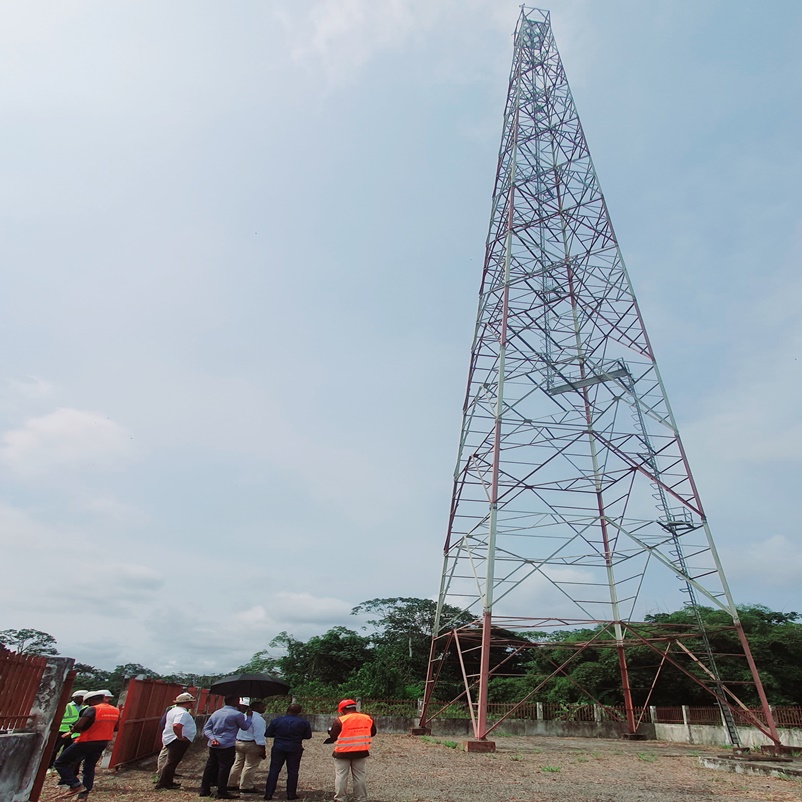 Mintcytic's tweet photo. La Comitiva del Ministro de Transportes, Correos y Nuevas TICs, llega a la Parte Continental del país e  inspecciona las Torres de Telecomunicaciones de la Autovía Bata-Mongomo, acompañado de una  Delegación del Ministerio de Electricidad y Energías Renovables. https://t.co/7lbcjW5Oum