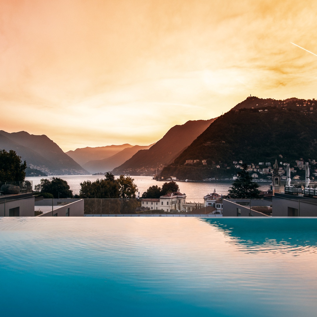 Are you looking for a unique view of #LakeComo? 
You can have this incredible experience at #Terrazza241: the iconic rooftop has just reopened for a brand new season! 🍹 

#lakecomocb #lakecomoevents #hiltonlakecomo #lccbmember #discoverlakecomo #rooftop