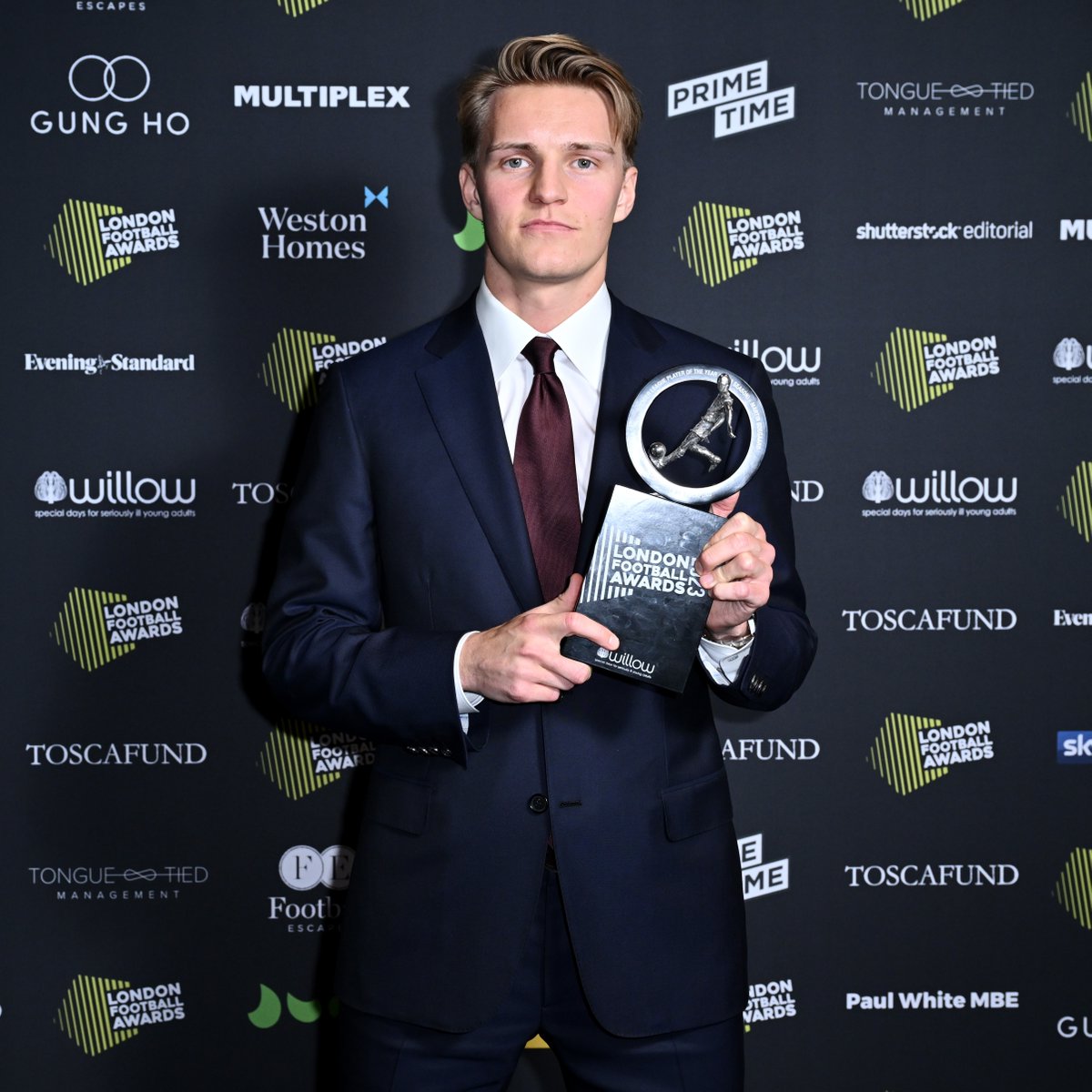 Arsenal's tweet photo. Four winners at the London Football Awards ❤️

🏆 Manager of the Year
🏆 Goalkeeper of the Year
🏆 Young Player of the Year
🏆 Premier League Player of the Year