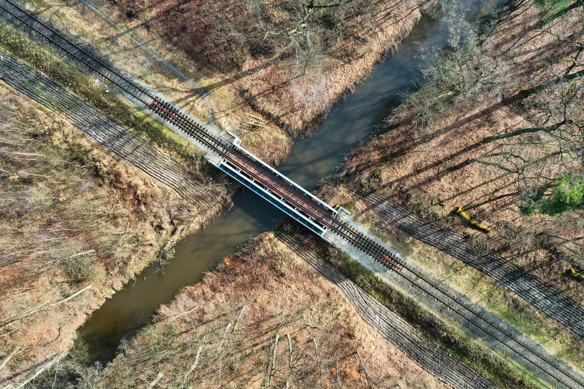 Rail bridge 🚂 

#drone #forest #spring #hasselblad #above #aerial #aerialphotography #poland #DJI #River #photography #hobby #TRAIN #Railway #Bridge