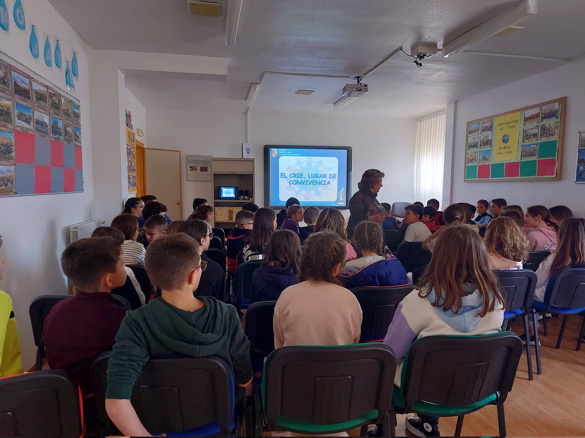 CrieBerlanga's tweet photo. Ya han llegado al @CrieBerlanga los alumnos de los colegios #CeipVillaDeFelipeII #CraLaFlecha @LlanograndeCra
Esperemos que paseis una semana inolvidable. https://t.co/ddh4c40kuj
