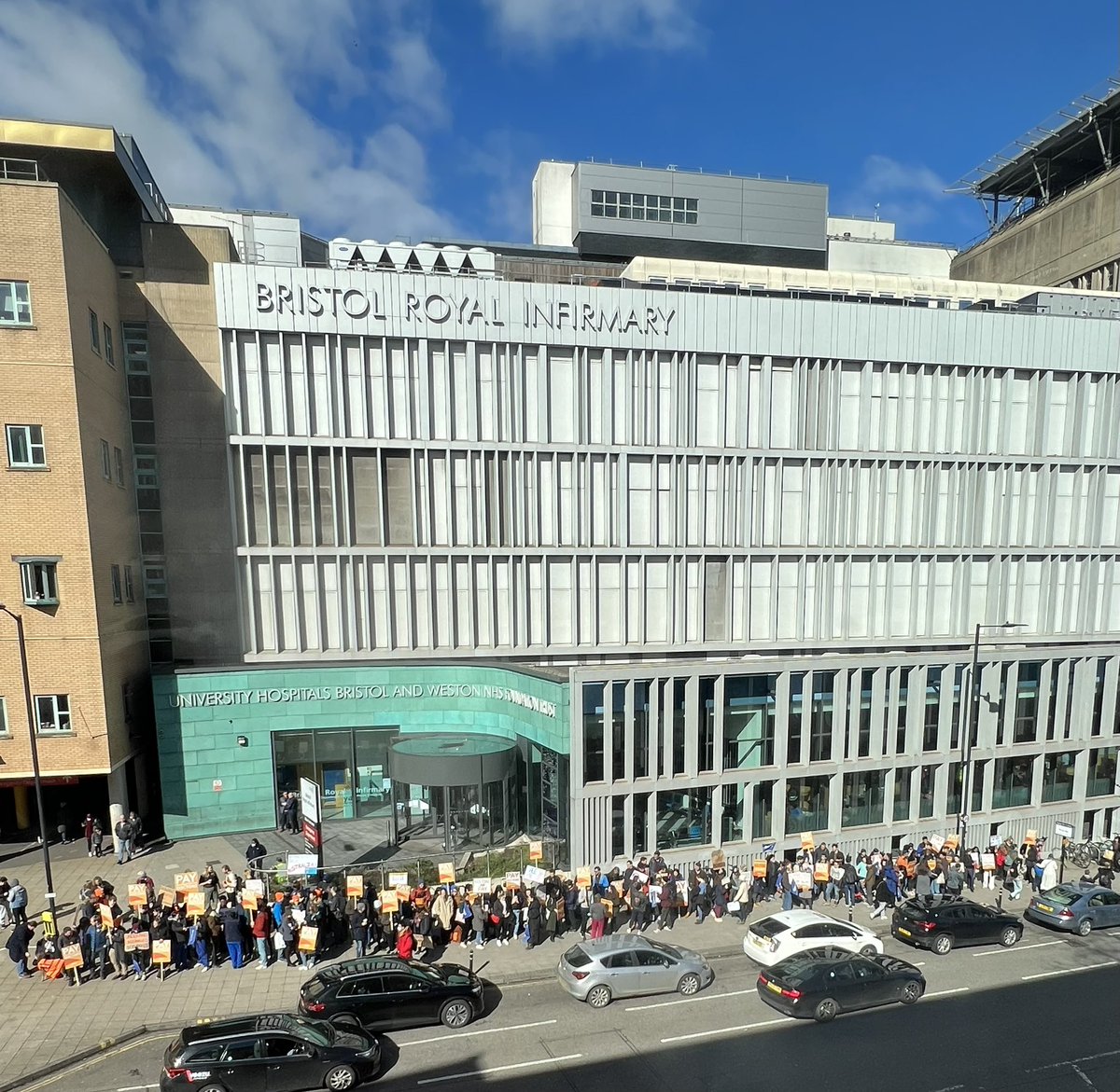 Great turnout today at the BRI today! <a href="/SouthWestBMA/">BMA South West</a> @BMA_JuniorDocs @Doctors_Vote <a href="/TheBMA/">The BMA</a> <a href="/dr_emmacoombe/">Emma Coombe</a> <a href="/kwon_dowan/">Dowan Kwon</a> #JuniorDoctorsStrike