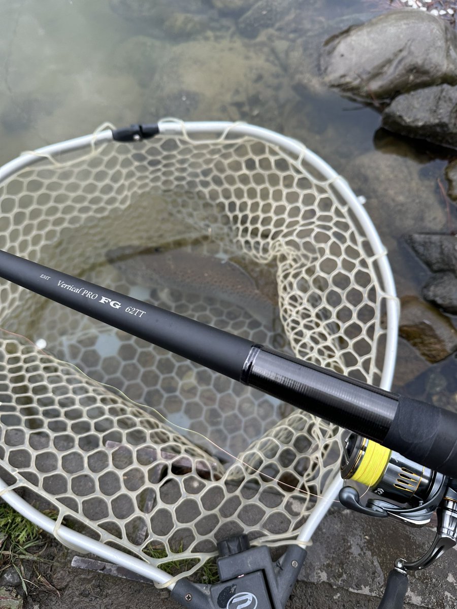 x999_9's tweet image. 今日の秋川湖🎣
FG62TT&amp;amp;AIRITYの入魂完了㊗️
60upもGET❗️
朝夕はプチ爆でした💦

#秋川湖 
#Daiwa 
#AIRITY 
#FG62TT