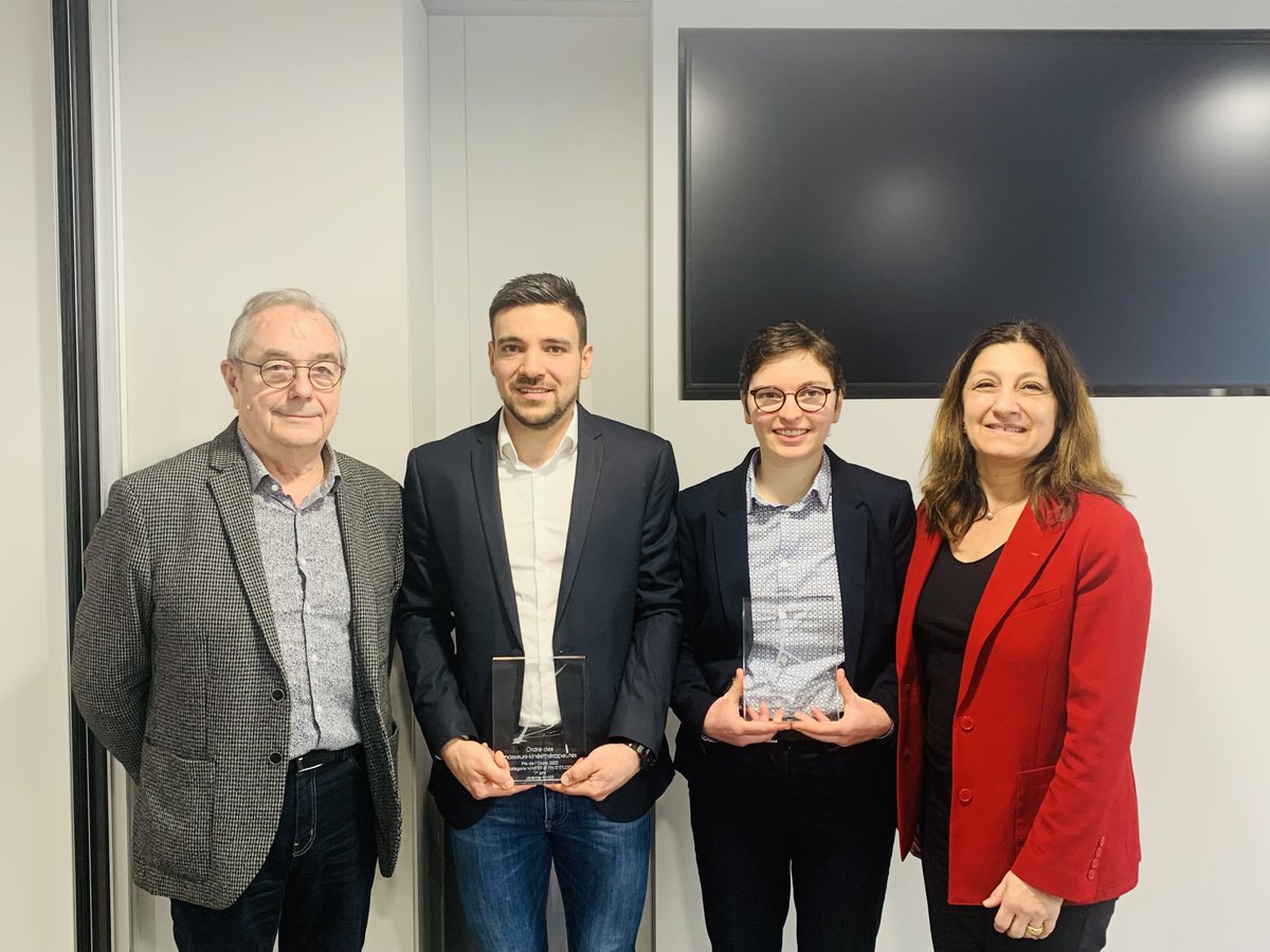 cnomk's tweet photo. #PrixdelOrdre🧑‍🎓

À l'occasion du #Séminaire du Conseil national, la présidente du @cnomk, @PMathieuMK et le vice-président, @michelarnal1 remettent les prix aux lauréats de l'édition 2022 du Prix de l'Ordre.

👏Toutes nos félicitations  !

#Kiné #Recherche #Santé https://t.co/QllQfMxP4W