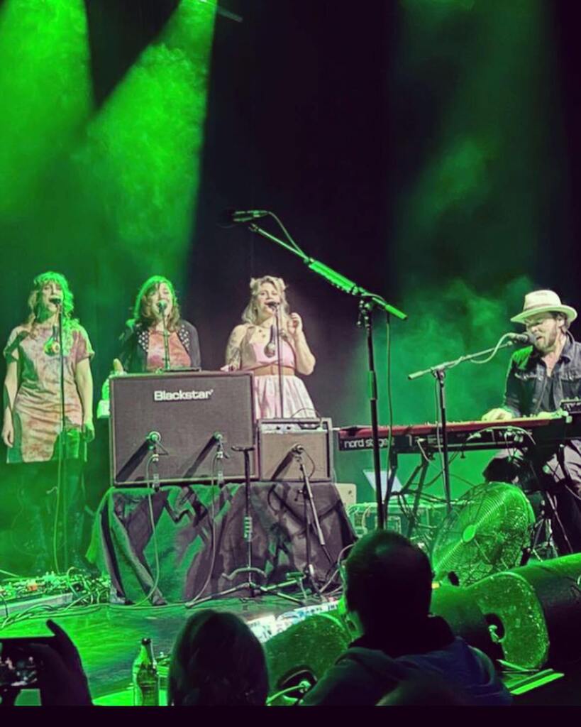 PineyGir's tweet photo. photo dump from #berlin #europeantour #gazcoombes #worldsstrongestband #roxys #roxyroxyroxy #backingsingers #backingvocals #singin4u https://t.co/sNdsv6NqTo https://t.co/NaQR2XuRdH