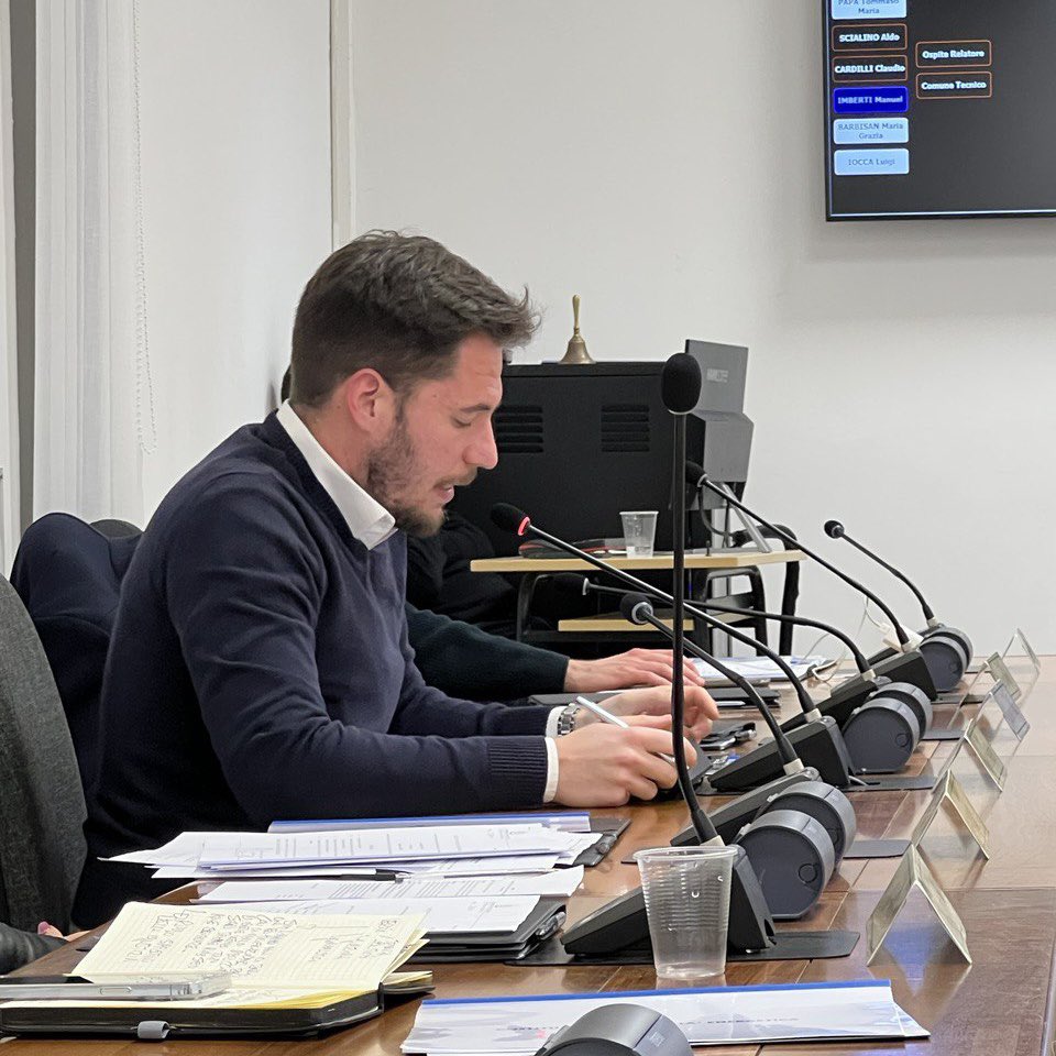 Manuel_Imberti's tweet photo. Ieri sera abbiamo proposto una mozione per realizzare finalmente la nuova Caserma dei Carabinieri a Buccinasco, indovinate chi è stato l’unico a votare prima contro e poi astenuto? Il sindaco.
Ogni commento è superfluo…

https://t.co/2ilZpW6UgP https://t.co/my7nUTWKzY