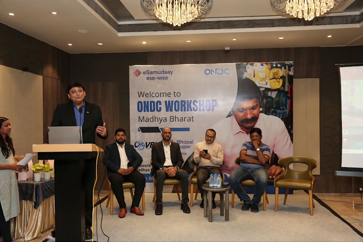 e_samudaay's tweet photo. Mr. Gangadharan Pradeep was the guest of honor for this event along with the Deputy Director of Government of #MadhyaPradesh, Shri. Pankaj Dubey.

#eSamudaayMadhyaBharat is managed by Bhopal’s #LDC Aakash Thakur and the launch was facilitated by Pradeep Karambelkar https://t.co/xeAiDV4wJX