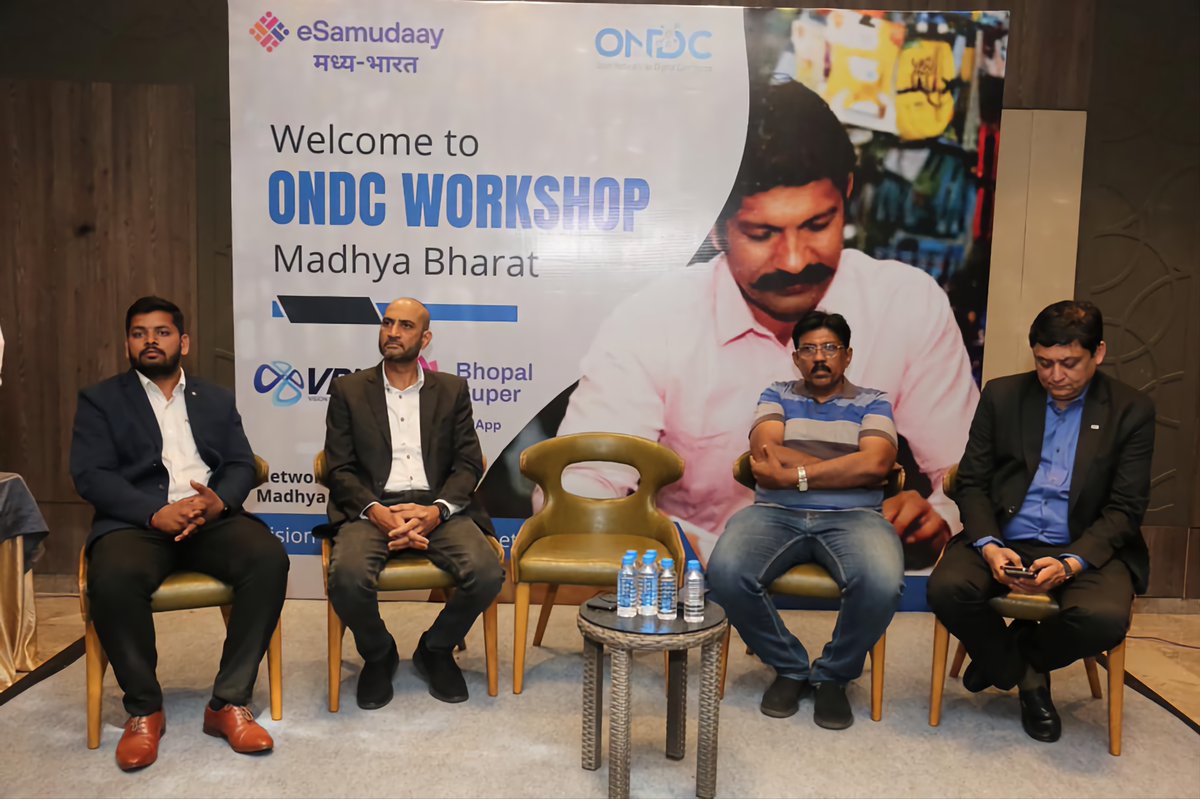 e_samudaay's tweet photo. Mr. Gangadharan Pradeep was the guest of honor for this event along with the Deputy Director of Government of #MadhyaPradesh, Shri. Pankaj Dubey.

#eSamudaayMadhyaBharat is managed by Bhopal’s #LDC Aakash Thakur and the launch was facilitated by Pradeep Karambelkar https://t.co/xeAiDV4wJX