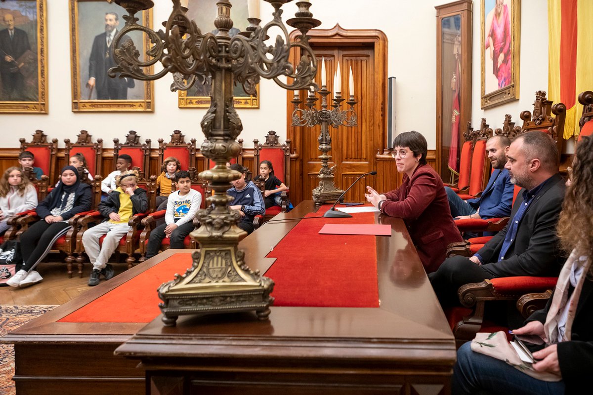 OnaVias's tweet photo. Ahir es va celebrar el plenari de seguiment del Consell Municipal de la Infància i l'Adolescència , #CMIAT.
L'opinió dels joves compta i molt per fer avançar #Terrassa. Posem sobre la taula temes com el #racisme, l'#homofòbia i la #salutmental i fem camí per millorar la ciutat. https://t.co/ZR5PRyQPCt