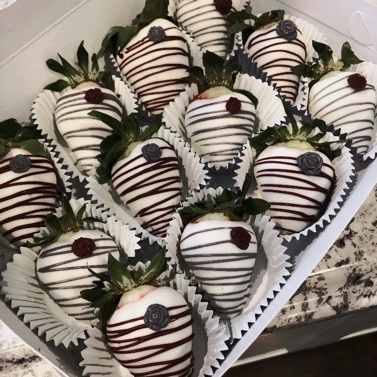 Selesaraya's tweet image. 📝 : @clericius.

⠀⠀    mungkin masih jarang orang merayakan white’s day di sini. tapi aku pengen kasih balasan sesuatu buat kak remi meski ga sebanding. satu yang pasti: i love you more than anything in this world, and i am so grateful to have you by my side. ♡