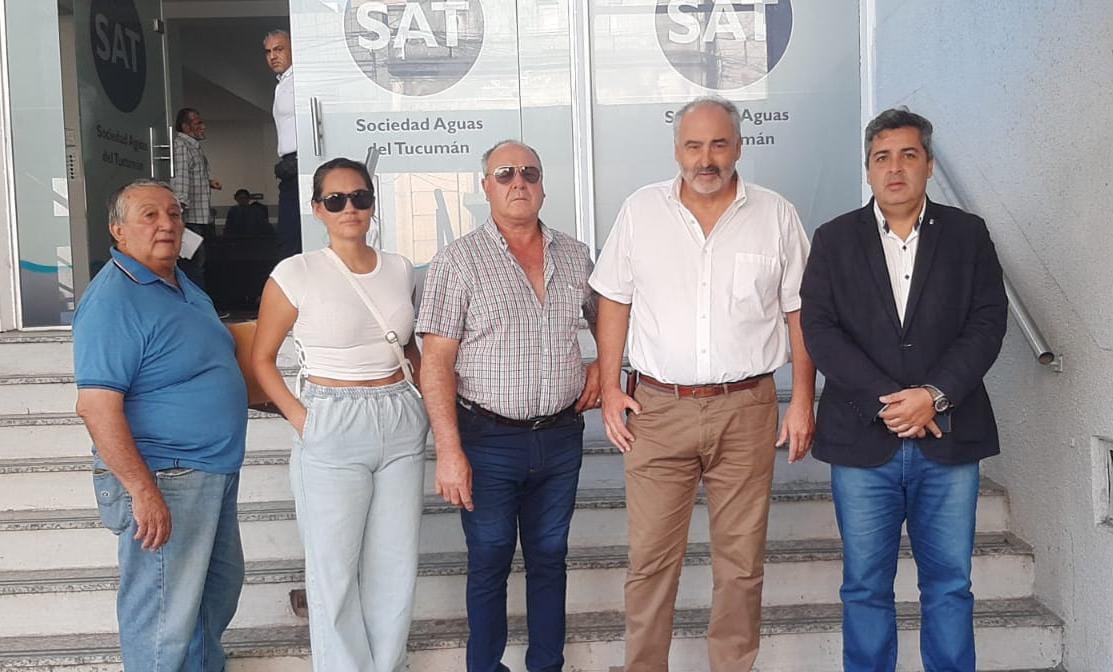 JuanCasanas1's tweet image. Cuando asumamos la intendencia de Yerba Buena, vamos a estar listos para afrontar y solucionar todos los problemas de nuestros vecinos. Uno de ellos, la falta de agua. Para avanzar en ese sentido hoy junto con @rferrazzano nos reunimos con autoridades de la SAT (sigue)