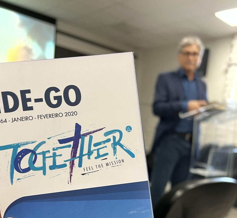 ApoloAbrascio's tweet photo. Momento especial para o escritório da ANSR receber os pastores Siloé Almeida e Paulo Borba.
Eles são embaixadores do Plano Missionário Ide-Go, que envia pregadores do evangelho para áreas prioritárias.
Continua ecoando uma frase: “Devemos servir a Deus enquanto respirarmos”. https://t.co/KsLLtXX6Wh