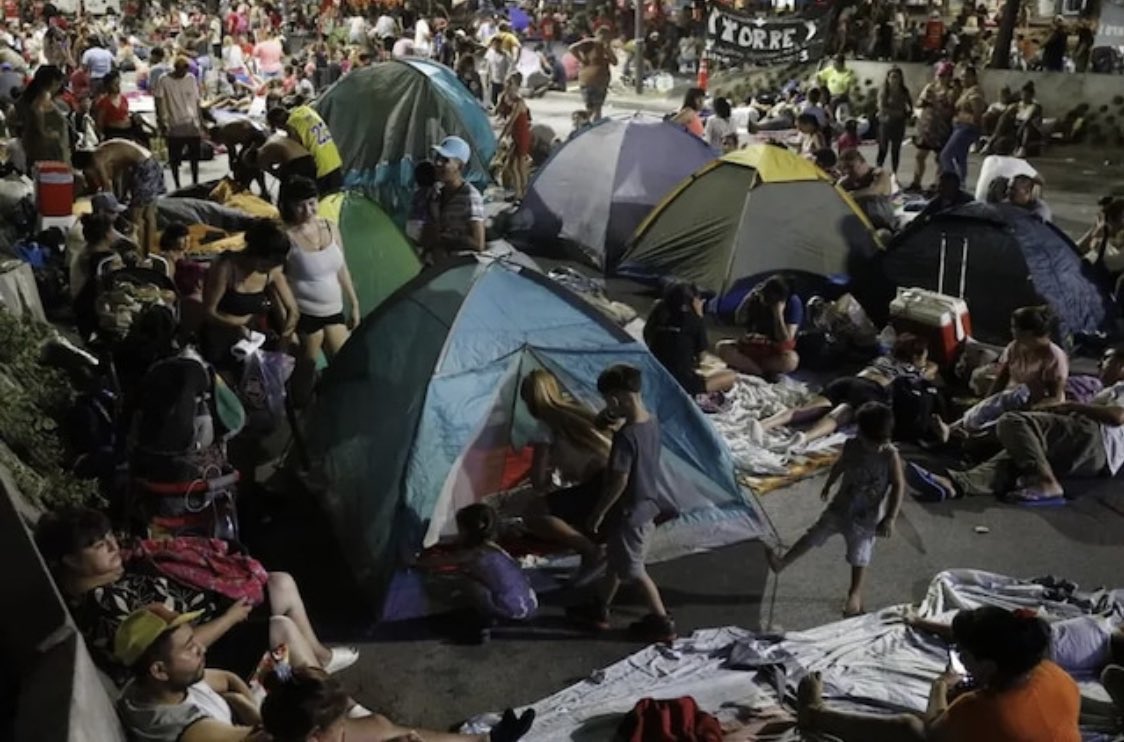 peladodelatv's tweet photo. Propongo quitarle los planes sociales y subsidios a los que acampen y corten la calle. Compartí si estás de acuerdo.  👌 https://t.co/brq8aq5C3N