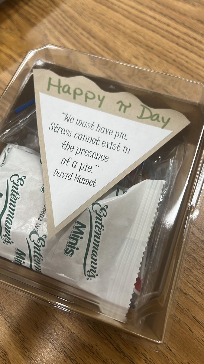 maubrivera's tweet photo. When your department leader is just so awesome! 

Thank you Ms. Seymour! https://t.co/vzfGoshL4P