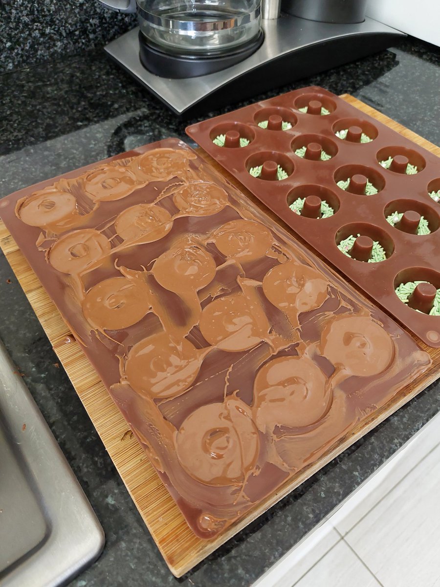 supermiraclesa's tweet photo. Infused chocolate edibles for the homies https://t.co/mAu9UIHNvD