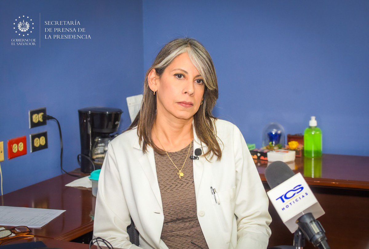 SecPrensaSV's tweet image. #ChequeoMédico | La subgerente de servicios operativos de Salud del @isss_gob_sv, Diana Cabrera, brindó una entrevista a @tcsnoticias, en la cual expuso la importancia de realizarse un chequeo médico. #SecretaríaDePrensa
