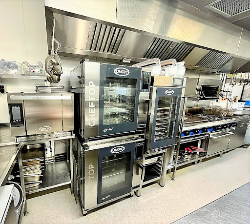 Great #Unox Oven installation for a major Norfolk Golf Club. Combining MIND.maps Combi Ovens with Evereo Preservers and an Ultra Speed Bakerlux. The result, huge capacity, flexibility and market leading hot hold capabilities - plus it looks really quite good #experiencethefuture