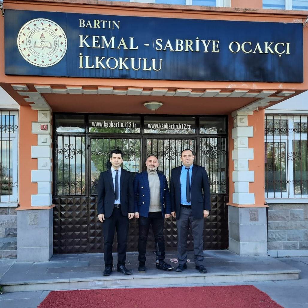 Esenyurt Şehit Ahmet Poyraz İlkokulu Müdürü Celil Kanat'a okulumuzu ziyaretlerinden dolayı teşekkür ederiz.