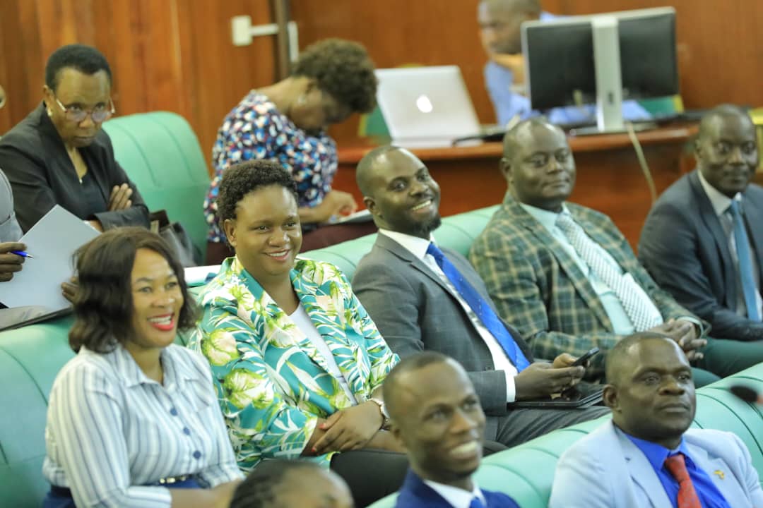 DailyMonitor's tweet photo. "Madam Speaker, I know it has rained today but we cannot afford to have ministers come to Parliament with blankets- that's a total violation of our rules," ~ Kira Municipality MP, Ssemujju Nganda.
#MonitorUpdates #PlenaryUg

📸: @Parliament_Ug https://t.co/E4miuDv5Pa