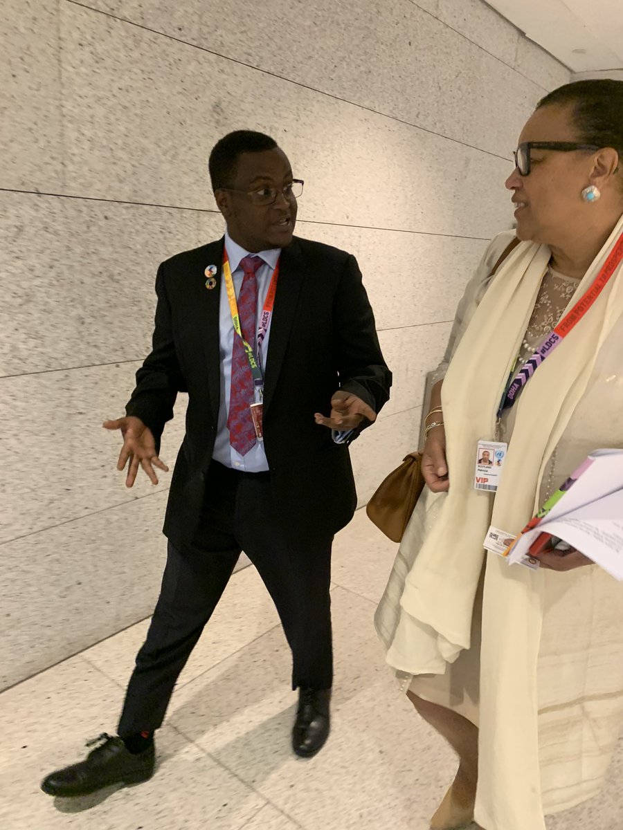hamzaabdi02's tweet photo. Had the pleasure meeting again @PScotlandCSG in Doha 🇶🇦, and let me take this time wishing a Happy #commonwealthday2023
 This year marks the tenth anniversary of the signing of the Commonwealth Charter: a document that sets out, in clear terms, what the Commonwealth stands for. https://t.co/tg3I7Qaxjs