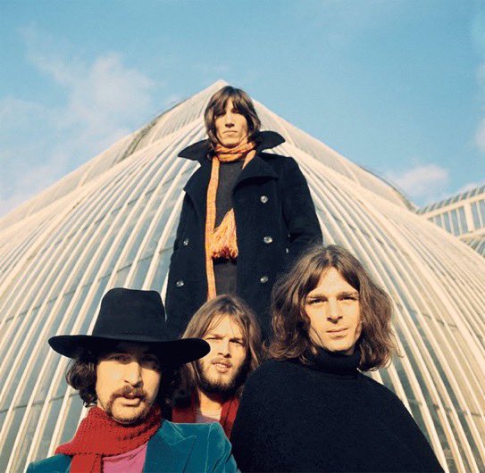 historyrock_'s tweet photo. The Beatles or Pink Floyd? 🤔👇🏻🎸 https://t.co/QeOkNYpFCu