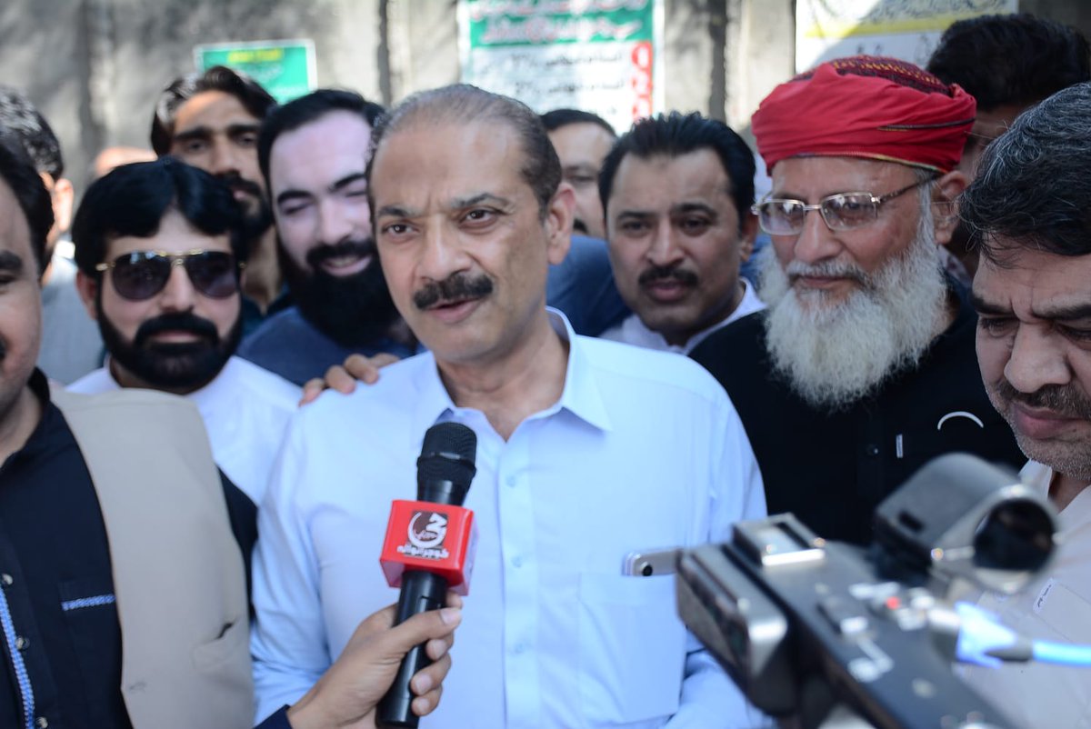 ZiaAhrar's tweet photo. انشاء اللہ ایم پی اے پی پی 63 محمد شعیب بٹ کاغذات نامزدگی جمع کرواتے ہوے اس موقع پر چئیرمین وائس چیئرمین کونسلرز اور پارٹی عہدیداران اور علاقے کی عوام کی کثیر تعداد موجود
@MaryamNSharif @kdastgirkhan
@shabi76
#pp63 https://t.co/fOUkKU00fG