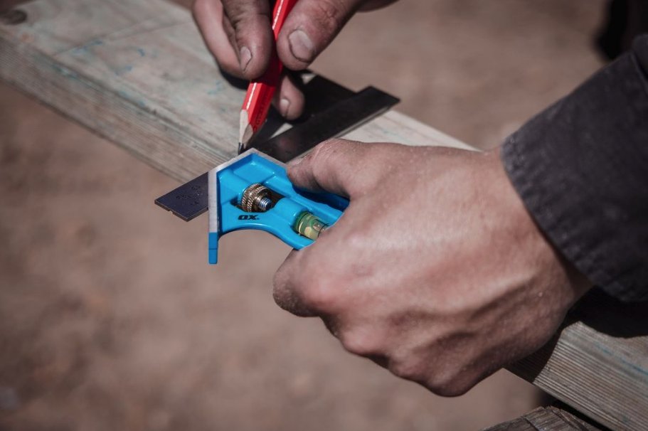 OXToolsNL's tweet photo. Met de OX Pro 150mm Combinatie Vierkant kun je met gemak precieze hoeken meten! Dit sterke en duurzame vierkant kan hoeken van 90° en 45° markeren met instelbare diepte, waardoor het perfect is voor herhaaldelijk krabbelen en markeren.

#bouwmarkt https://t.co/ktZ5Vi4jUV