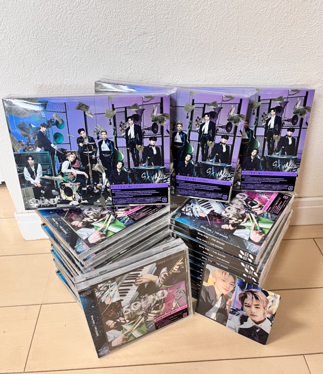 久しぶりにスキズソンムル企画します❤️‍🔥

RT ➕ フォロー ➕ リプ 参加🙆🏻‍♀️

A盤を2名様に🫶🏻
通常盤は、リプを見た中でこの方にあげたいと思った方に送ります😋

トレカ等は、入ってませんがもし欲しい方がいれば誰でも参加してください🥹

送料負担可の方もリプください🫶🏻

写真は、前に撮った例です⬇️