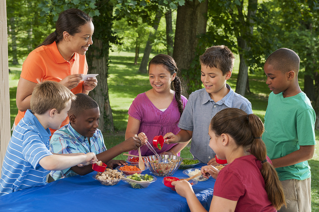 #Fitmums: Teach your children to deal with food Peer Pressure and begin #healthy diet habits: hlty.us/9wXQ