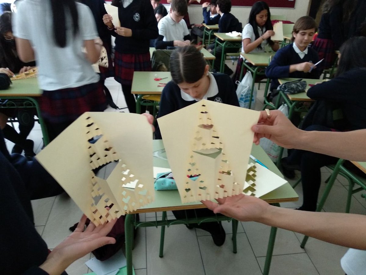 RafaelaYbarraAC's tweet image. Celebramos hoy el Día Internacional de las Matemáticas trabajando estructuras fractales.
#idm314 #piDay2023