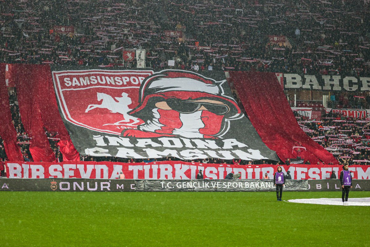 AbdiogluYusuf's tweet photo. Yağmura rağmen bizleri yalnız bırakmayan bütün taraftarlarımıza teşekkür ederiz  #BirlikteBasaracağız  🏆 @Samsunspor https://t.co/ApDwTIWRCN