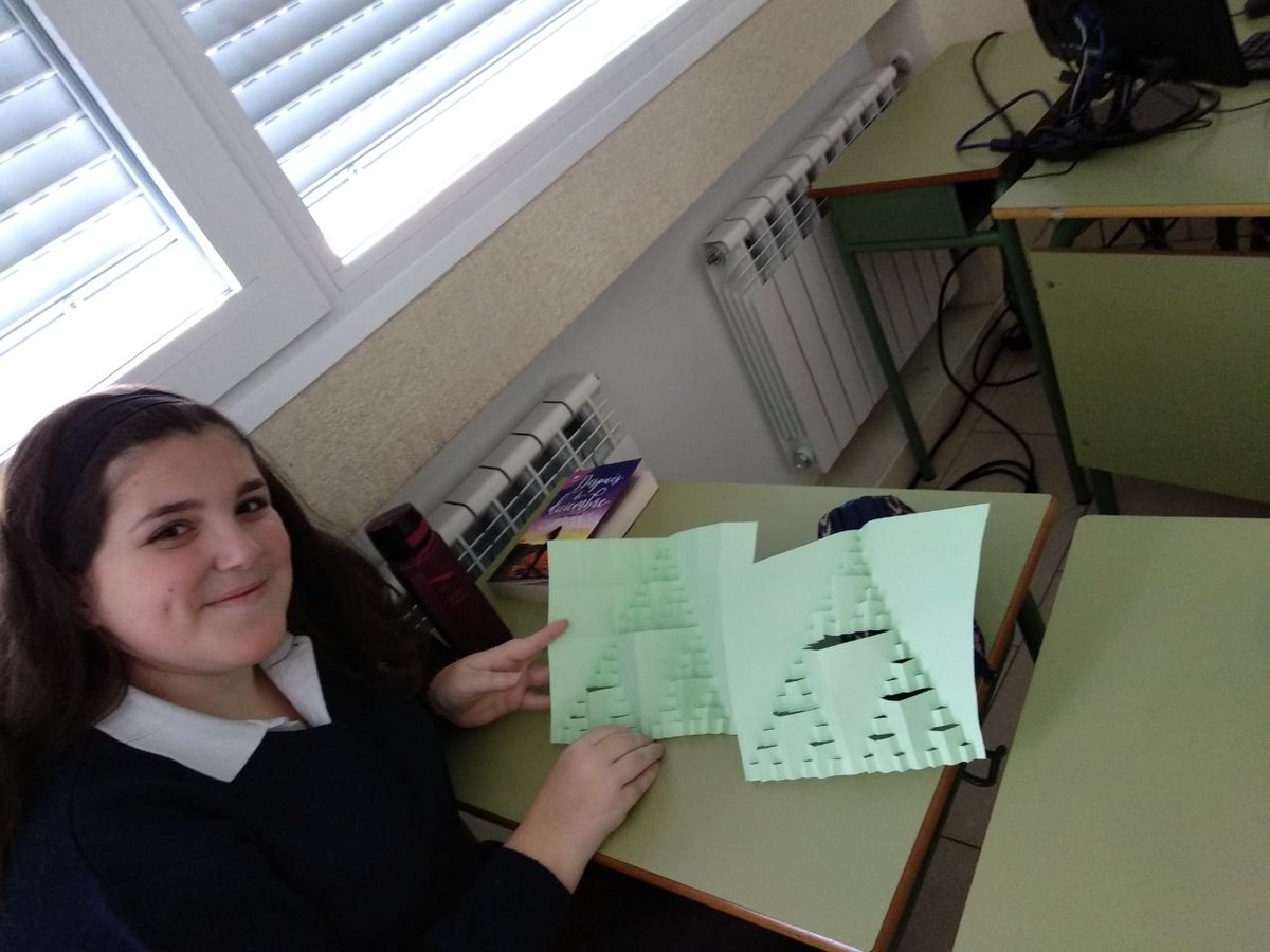 RafaelaYbarraAC's tweet image. Celebramos hoy el Día Internacional de las Matemáticas trabajando estructuras fractales.
#idm314 #piDay2023