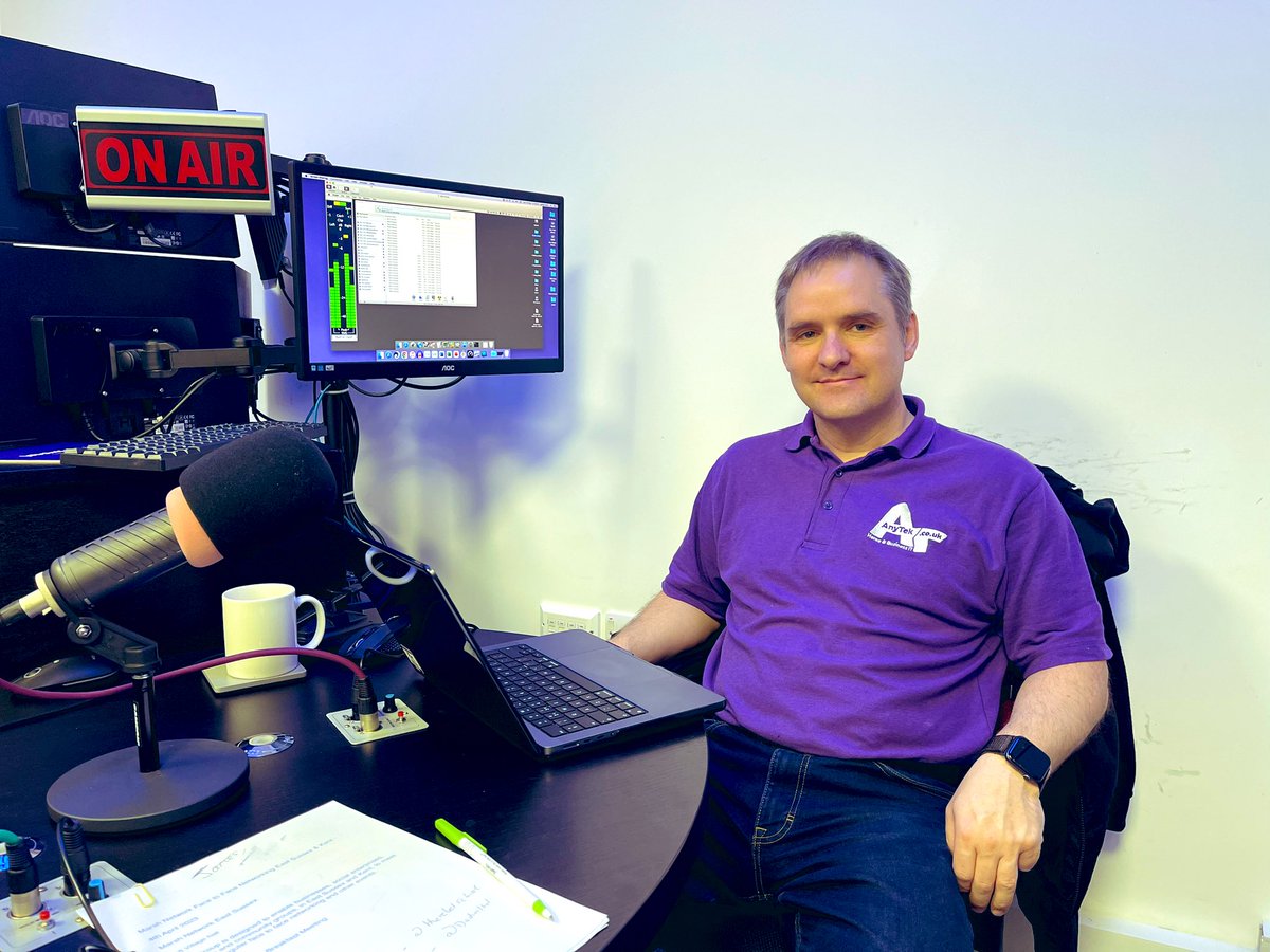 Live now ! With me &amp; <a href="/vanillaweb/">Paul Andrews</a> &amp; <a href="/anytekltd/">anytek.co.uk</a> on todays #BBunker Radio Show our guests are 

Henry Nicholson <a href="/therebelschool/">The Rebel School</a>

Millie Moore <a href="/Dadsunltd/">Dads Unlimited</a>

Join us live 1pm here ==> buff.ly/2iSC6Wq