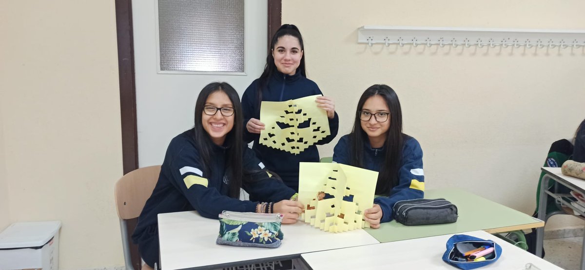 RafaelaYbarraAC's tweet image. Celebramos hoy el Día Internacional de las Matemáticas trabajando estructuras fractales.
#idm314 #piDay2023