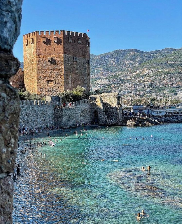 TamgaSanat's tweet photo. 13. yüzyılda yapılan ve sekizgen mimariye sahip Selçuklu eseri “Kızıl Kule”. 

🏛️Alanya https://t.co/KpxeXKpA6K