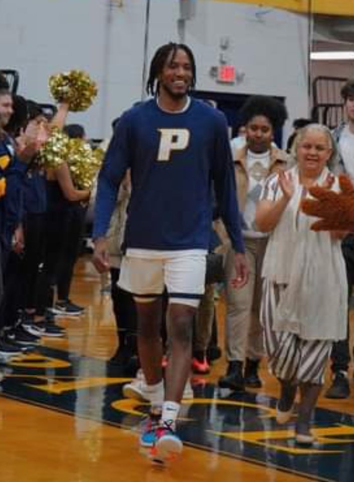 Nos llena de satisfacción plena saber que lograste una carrera universitaria, ejemplo de superación que da garantía de establecerte como ente productivo bajo cualquier circunstancia. 
Que el amor y la gracia de Dios SOBREABUNDE EN TU VIDA Y TU FAMILIA EN TODO TIEMPO
FRANKYN 🇩🇴 🇺🇲