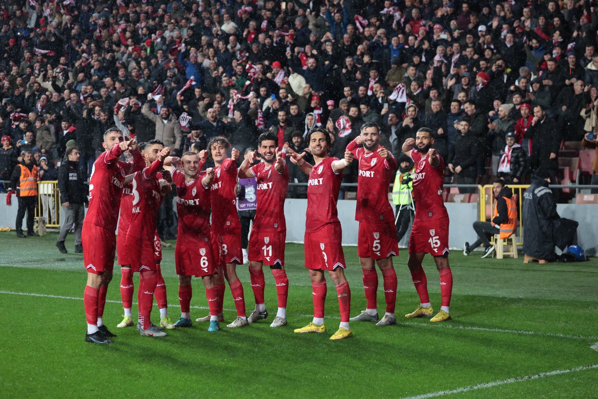 YAitbennasser's tweet photo. ➕3️⃣ and leaders… Perfect night ❤️🤍
#YAB #Samsunspor #SAMvBAN https://t.co/ShGkmkAz6i