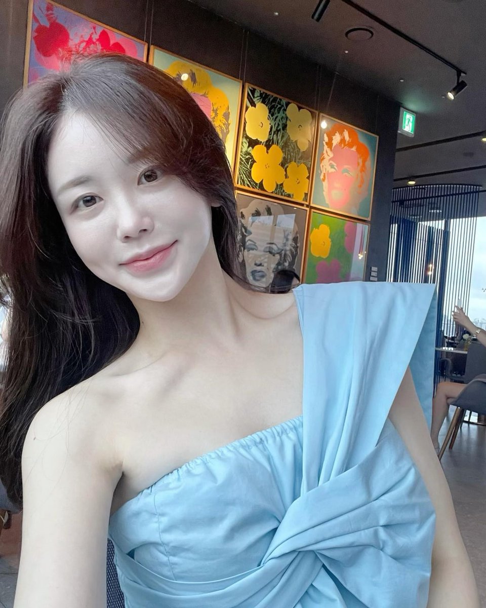 Everyone's living conditions are different, you have your helplessness, he has his happiness. Different thoughts breed different life trajectories.