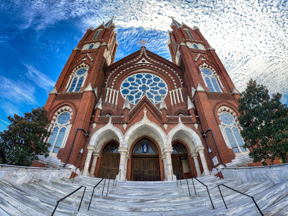 exploringmacon's tweet photo. St Joseph Catholic Church in downtown Macon. It was listed in the National Record of Historic Places on July 14, 1971. @historicmacon @MaconGaSoul #Architecture #Gothic #Romanesque #Historic #Catholic #Church #DowntownMacon #MaconGA #HometownTourist #ExploringMacon https://t.co/LI2szu1ZHa