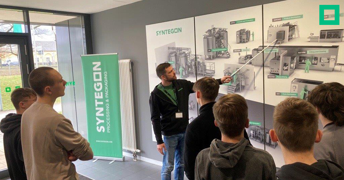 Syntegon's tweet image. 🚀 Todays mission: future unknown - find your dream job at #Pharmatec!
Today, 13 interested students have the opportunity to take a closer look at the #apprenticeship for mechatronics or system mechanics. 

#rockwithus #Syntegon #schaurein2023 #schaureinsachsen  #sogehtsaechsisch