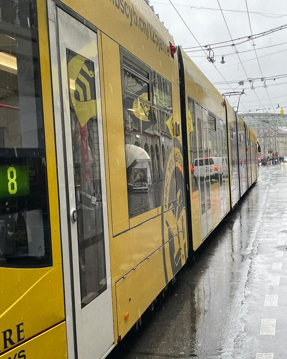 125 Jahre <a href="/bsc_yb/">BSC YOUNG BOYS</a>. Wir gratulieren zum Jubiläum!
Und freuen uns über so viele gelb-schwarze Farbtupfer in der Innenstadt. Noch schöner mit dem YB-Tram 🤩
💛🖤

#zämeungerwägs #125yb #ybforever #ybtram