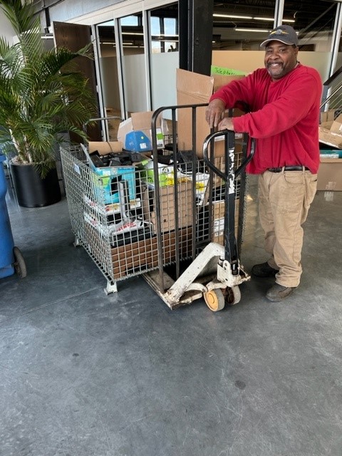 TPI_Composites's tweet photo. Last week the Rhode Island office came together to support women-owned, local, non-profit, Indy Cycle & donated used technology that will be recycled appropriately & not put in landfills. Thank you to everyone who participated & supported! #mytpi #tpitomorrow #IndyCycle https://t.co/1Gw0GB501s