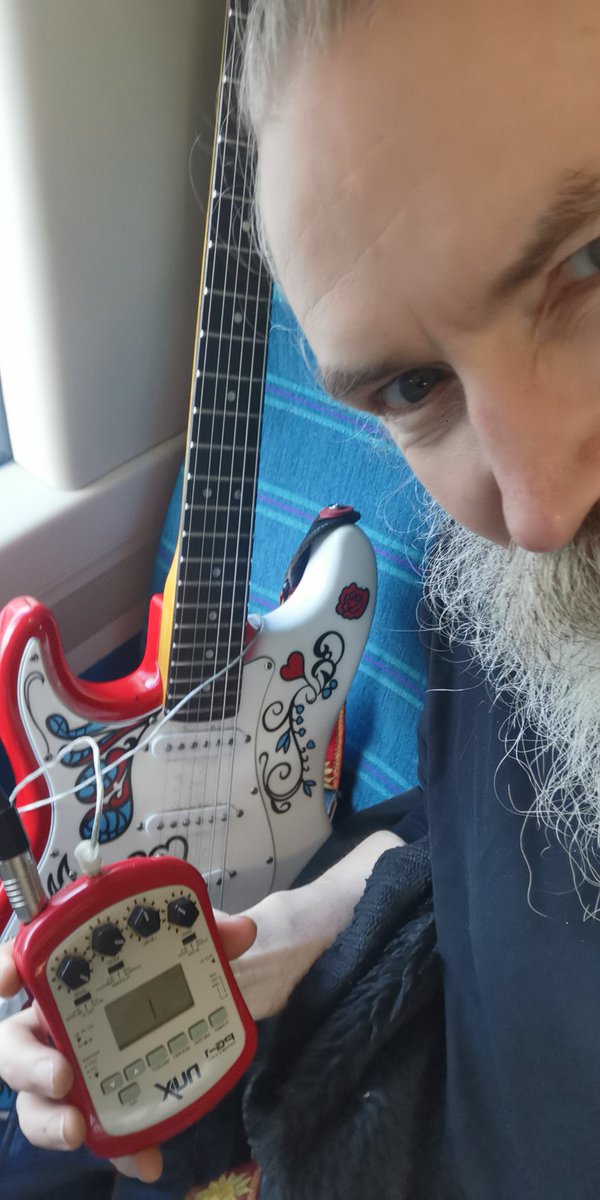 joncampling's tweet image. Getting an  hrs #LEADGuitar training in on the train ride from East Croydon to EASTBOURNE
 🤩🎸

Using my fabulous #NUXPG1 portable amp 🤘

#AcceleratedLearning #ADHD #ABT #AlwaysBeTraining #BeMoreSkater #LearningAfter50