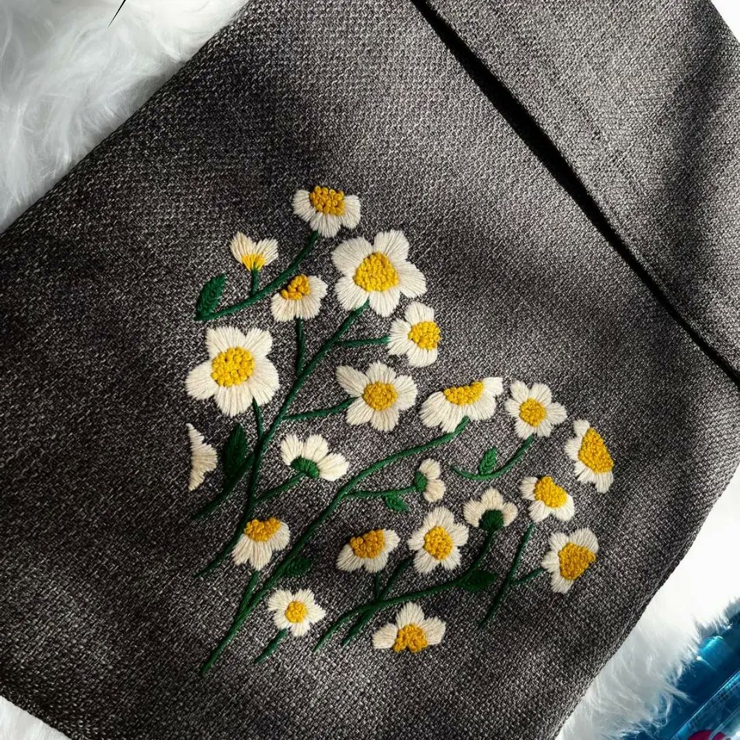 Sttch20's tweet image. Floral laptop sleeve 🌼💛🌿
#laptopcase #embroiderydesigns #needlework #modernembroidery #dmcthreads #embroiderywork #embroideryhoopart #embroideryinstaguild #embroiderylove #embroideryartist #embroiderydesign #embroidery #embroideryart #handembroidery #embroideryhoop #handmade