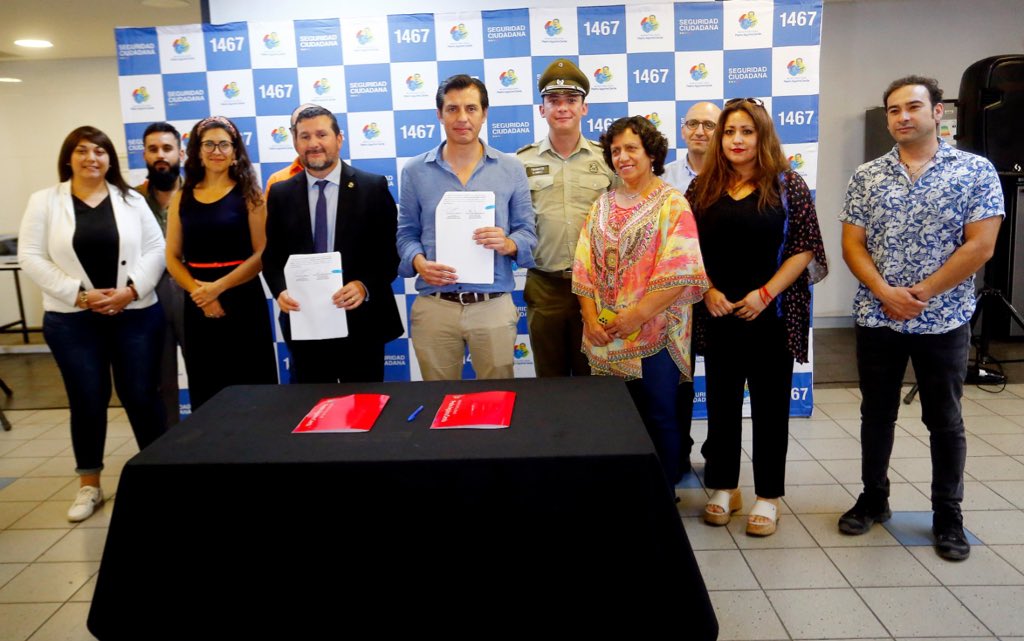 CarabRinconada's tweet photo. #PedroAguirreCerda: Carabineros de la 51a. Comisaría, concurren al lanzamiento del programa #AlertaMujer, en compañía del Alcalde de la comuna y personal de la #FiscalíaMetropolitanaSur programa que brindará mayor protección a las mujeres víctimas de violencia.
@OrdenyPatria https://t.co/4uLPOrnAk5