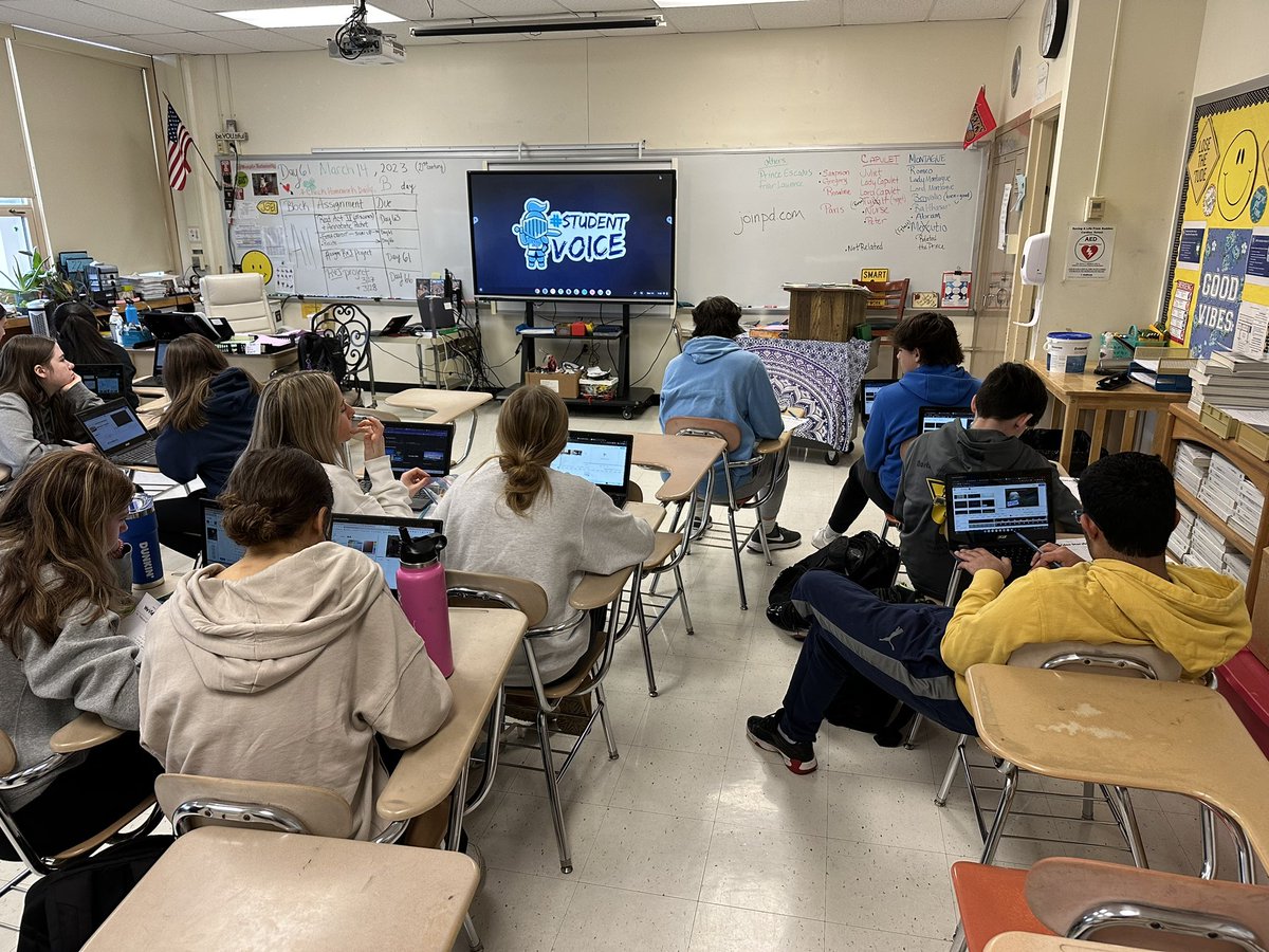 @PennbrookNPSD English Ss in Ms. Seiler’s class are working collaboratively on an activity to learn how to use @Wevideo for an upcoming project for their unit on Shakespeare. Way to #igknignt learning & creativity.