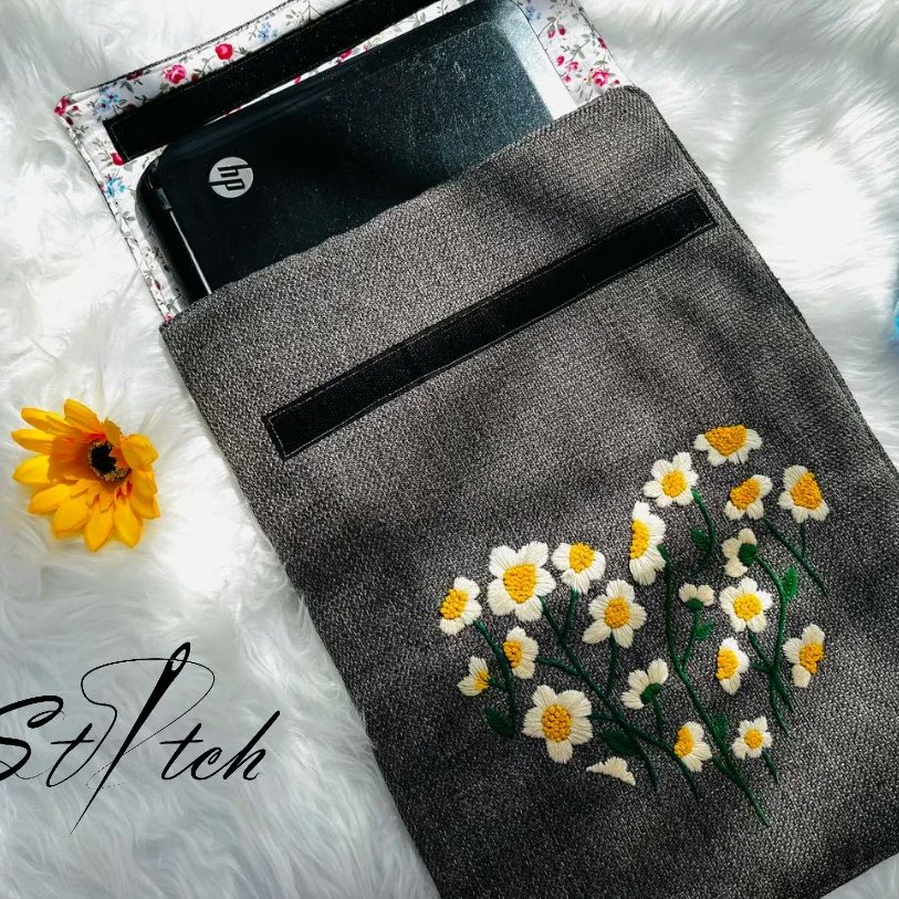 Sttch20's tweet image. Floral laptop sleeve 🌼💛🌿
#laptopcase #embroiderydesigns #needlework #modernembroidery #dmcthreads #embroiderywork #embroideryhoopart #embroideryinstaguild #embroiderylove #embroideryartist #embroiderydesign #embroidery #embroideryart #handembroidery #embroideryhoop #handmade