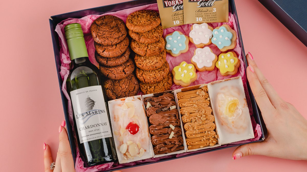 Bake Mum happy this Mother's Day with a delicious gift they will adore! Send this thoughtful gift full of artisan handmade goodies to share or spoil them this Mother's Day🎁💗